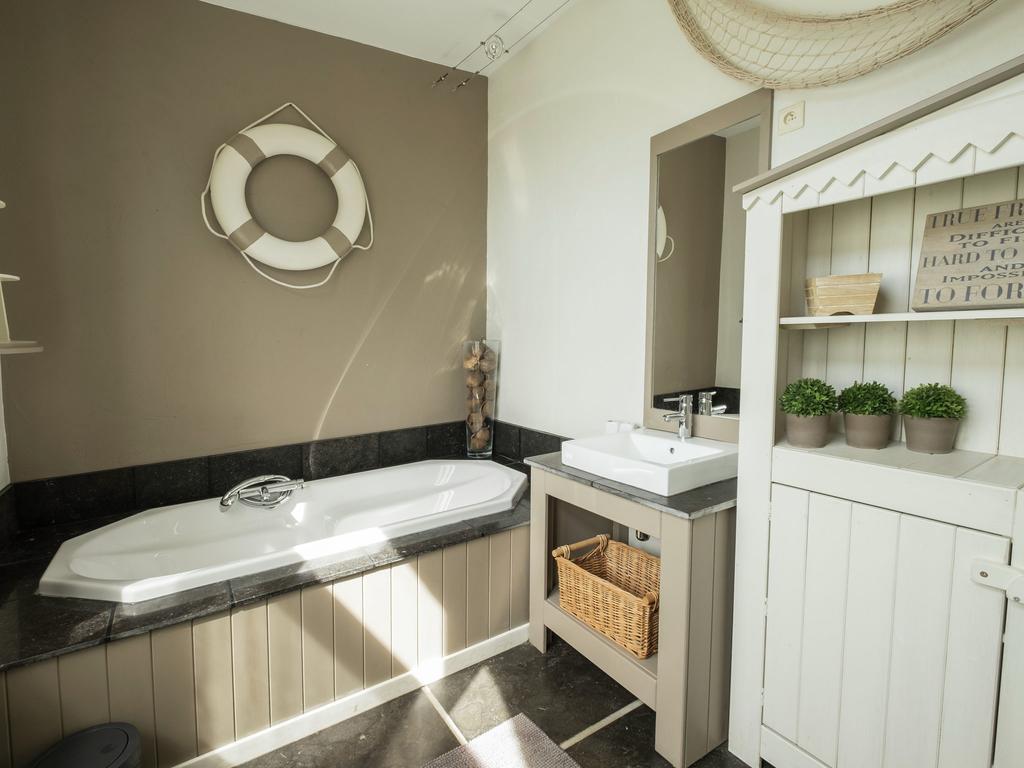 Hastiere-par-dela Modern Mansion In Hasti Re Par Del With Poolヴィラ エクステリア 写真